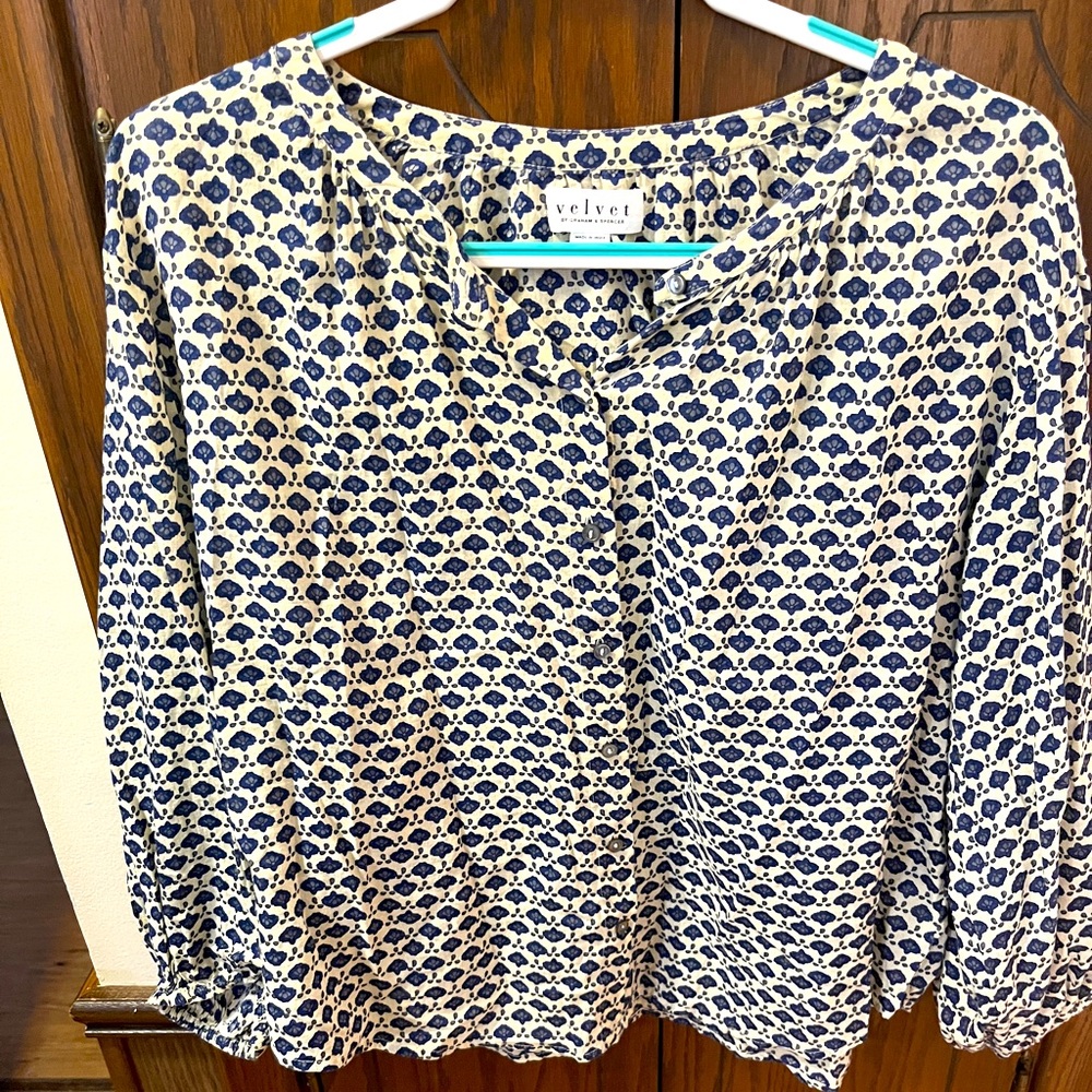 Velvet by Graham and Spencer Blue and White Patterned Blouse